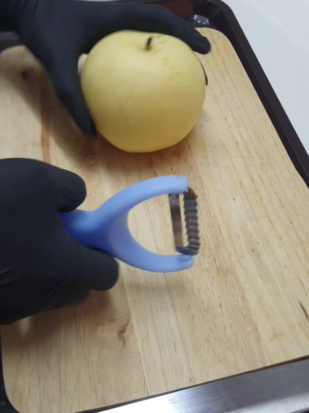 ปอกสาลี่ แบบลดการสูญเสียเนื้อ 🔥🔥  #ปอกสาลี่ #pear #fruitcutting  #เจียกั่วเฟรชฟรุต #jiaguofreshfruit #jiaguo #ผลไม้ปอกพร้อมทาน #ilovetiktok #ปอกผลไม้ #ผลไม้ปอกสดๆ 