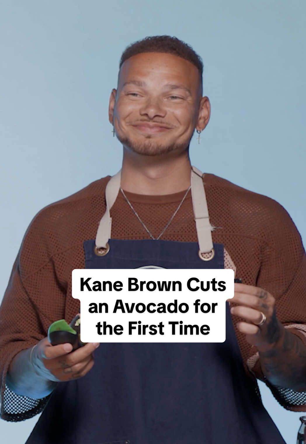 It’s @Kane Brown vs. an avocado—and the avocado might be winning. *GH's Director of the Kitchen Appliances Lab, Nicole Papantoniou, recommends safe slicing practices at home!* #KaneBrown #GoodHouseBadHouse