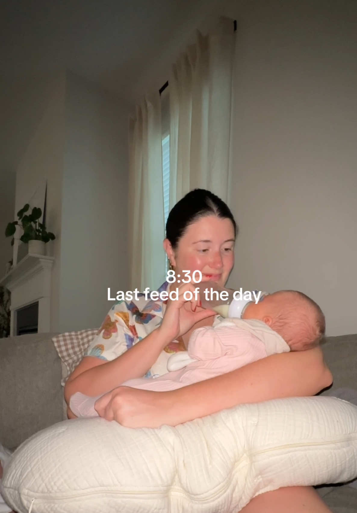 Trying to figure out the best way to capture the moments that happen at night in the dark without so much light… gotta get creative 🤪 #newborn #infant #babyannouncement #newbaby #firsttimemom #babybottle #motherhood #momlife #newborntrenches #motherhoodunfiltered #postpartum #sleeptraining #momsoncall #exclusivelypumping  