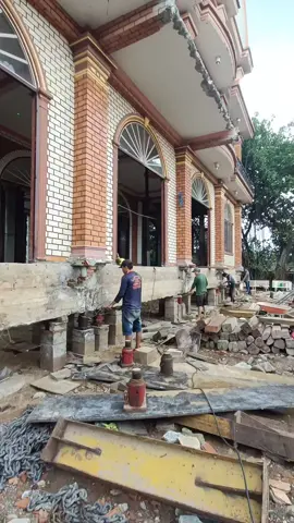 nâng cao siêu biệt thự hơn 1000 tấn #traicagiongtanvan #vanhdai3 #thandenthienloc #nangnhalencao #thanden #didoinha