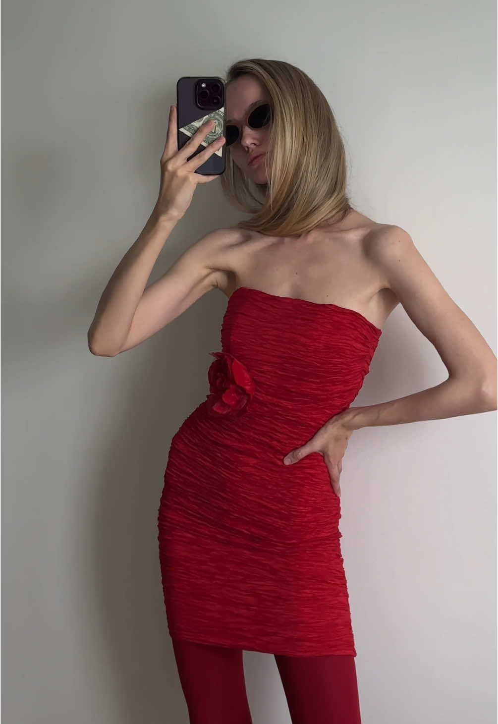 Crimson elegance, sculpted to perfection ❤️‍🔥#reelstyle #reddress #fashiontiktok #fashiontiktok #outfit #outfitcheck #lookoftheday #fashiontrend2025 #styletips #styleinspo #stylish #model #skinygirl #skiny 