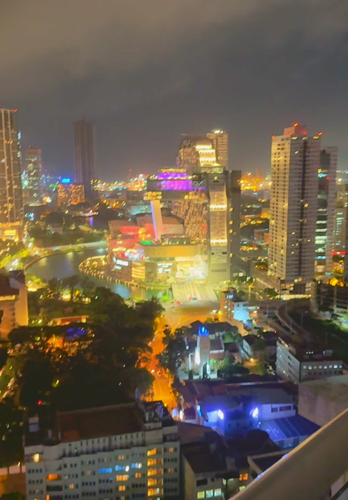 හිතාගන්නවත් පුලුවන්ද පිටරටක් නෙමෙයි මේ අපේ රට, ඔව් මේ ලංකාව 🥰🥰🥰 #srilanka #colombocity #cityofdreams #colombo #colombonightlife #citynight #itcratnadipa #foryou #jddaily #fyp #foryoupage #tropicalfilmmaker 