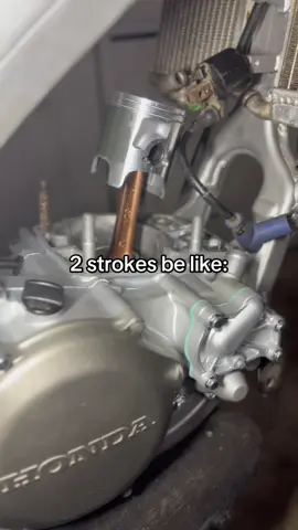 That’s just the 2 stroke life 💨 #cr250 #rebuilt #dirtbike #2stroke #fypageシ #2strokelife #piston 