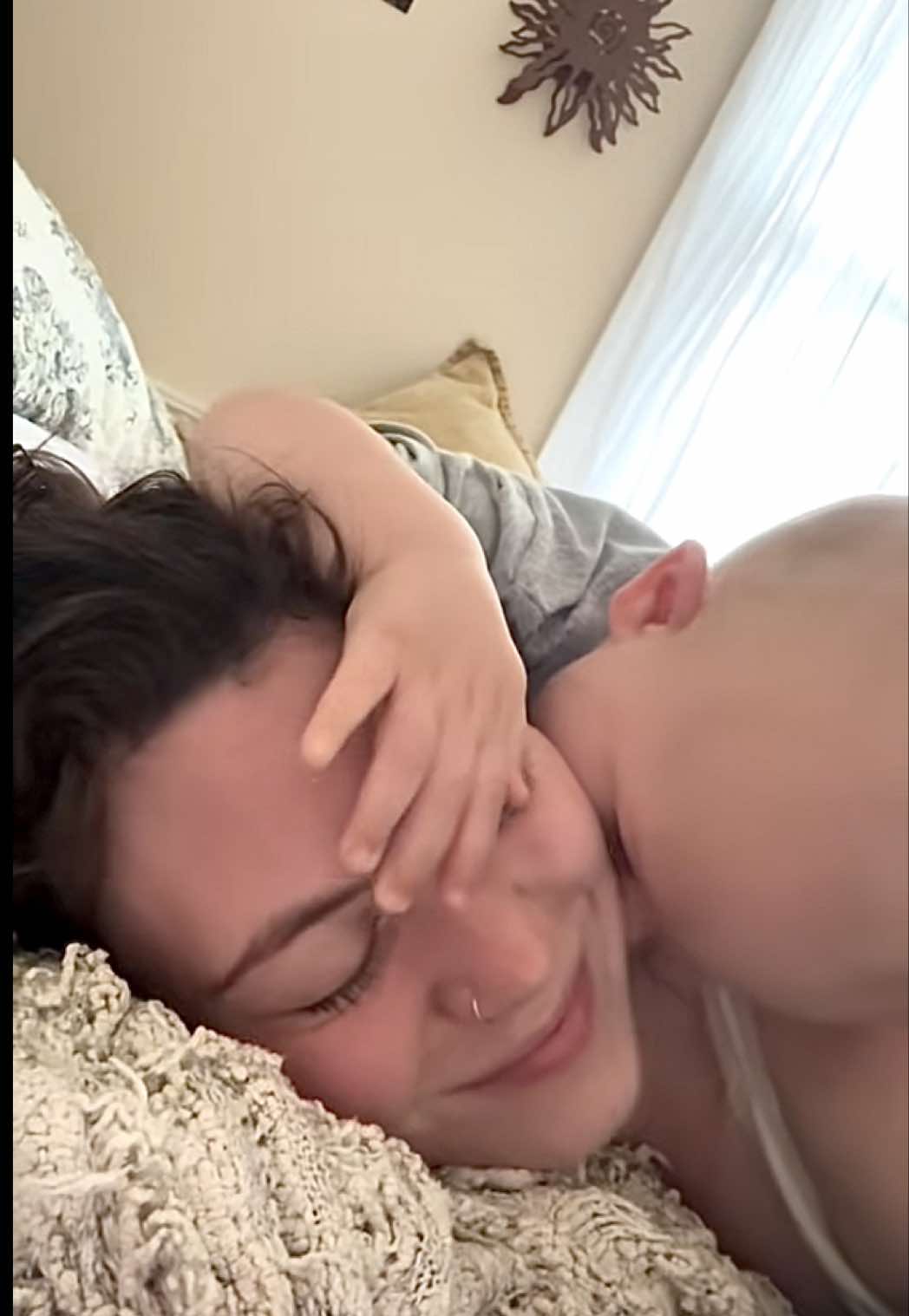 i caught my 10mos old’s reaction to waking up & seeing me🥹 #MomsofTikTok #firsttimemom #fyp 