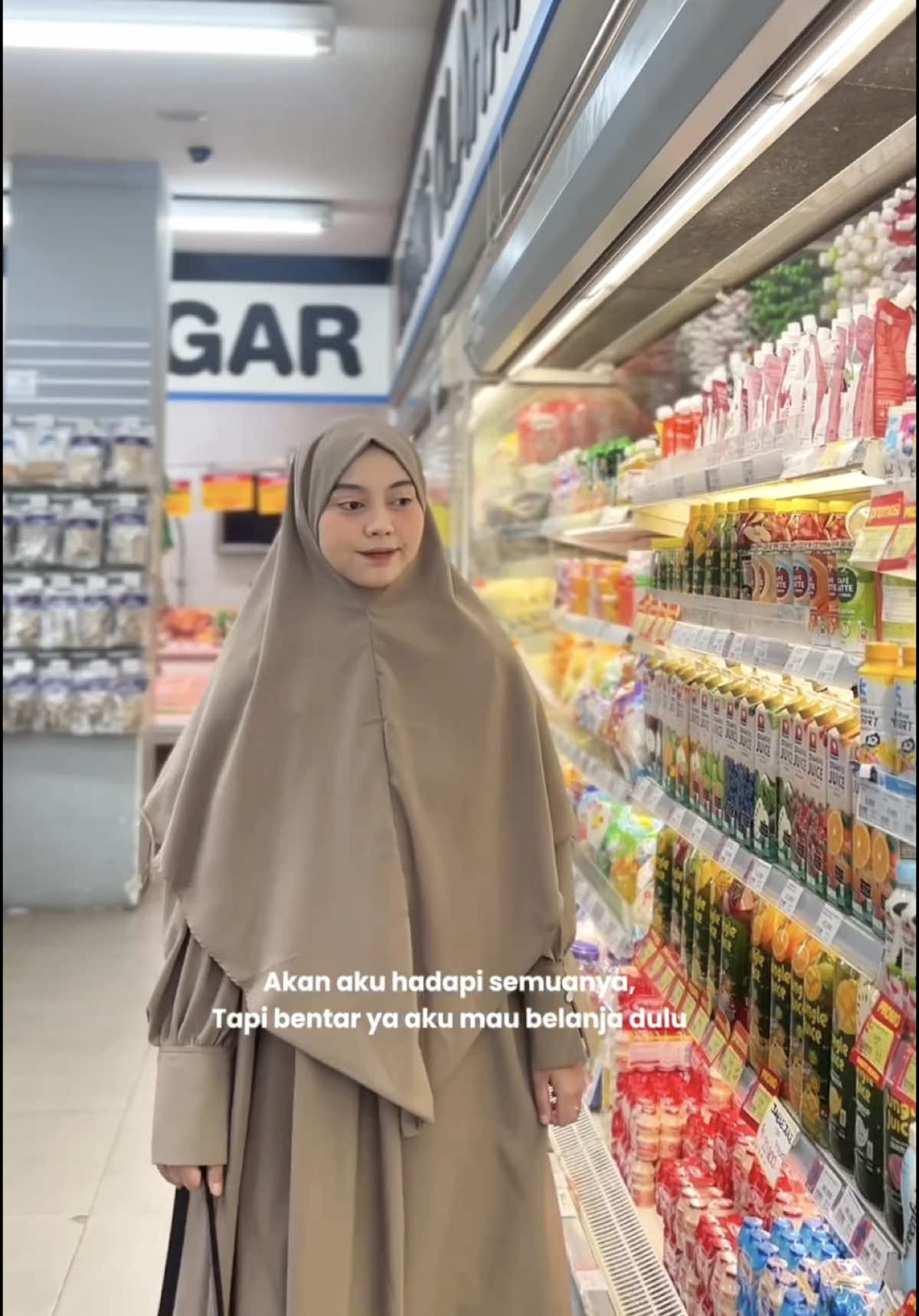 akan kuhadapi semuanya, tapi bentar aku belanja dulu😂 #muslimahfashion #hijabsyari #ootdhijab #ootdfashion #fashioninspo #ootdmuslimah #hijaboutfit #OOTD #ootdinspo 