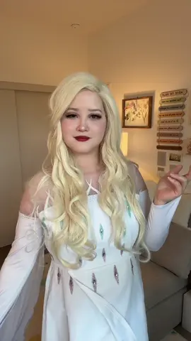 Anna out here doing the most …and I’m Elsa. #elsa #anna #frozen #funny #cosplay #comeback  @Darshen 💞
