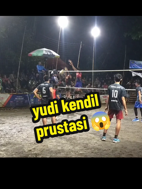 yudi kendil vs rizal kawat di manusia tower 🥶😱 . Video lengkap di YT Voli Tasik Official . #volitasik #voliindo #voliindonesia #volinesia #voligram #kokvoli #volitarkam #volleyball #fisikvoli #latihanvoli #volly #volivideo #volleyballtarkam #volliindo #latihanspikevoli 