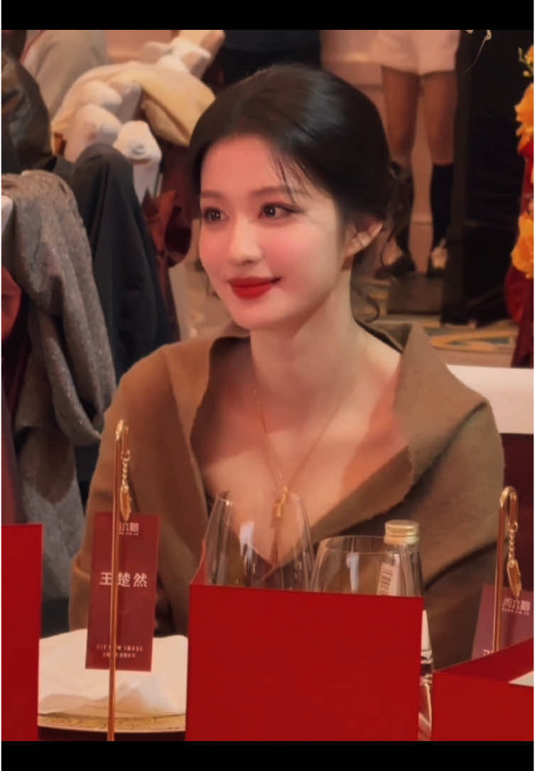 She has such a good taste #yangyang #หยางหยาง #杨洋 #wangchuran #หวังฉู่หรัน #王楚然 