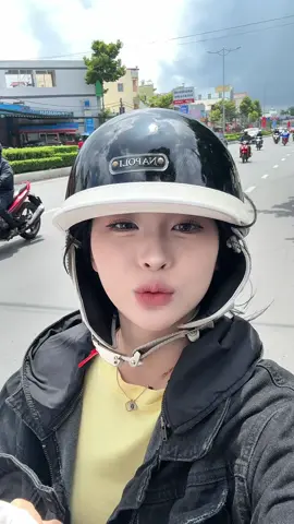 Thử thách thách lớp nền “không xê dịch” chạy xe khong cháy nắng 🫶🏻☀️#ThuThachLaiXeNgoaiDuong   #kemnenchongnang #carslan 