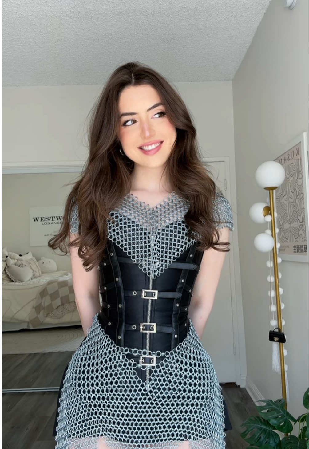 How do I explain that this is the most feminine I’ve ever felt 💋 normalize women in armor fr THANK YOUU #notsophiesilva #armor #grwm #medievaltiktok 