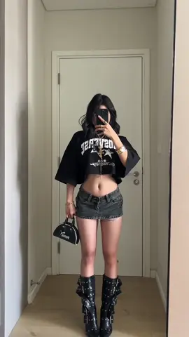 Áo thun croptop nè xinh lắm mấy bà. #aothun #croptop #aothunnu 