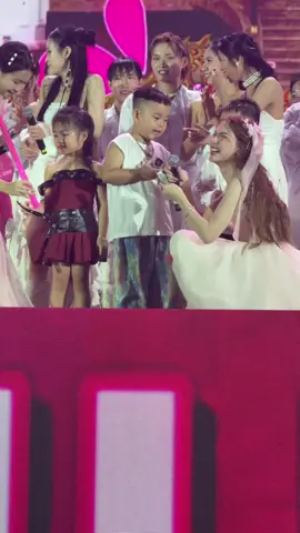 Đi hát trên sân khấu Mailisa Bảo Lộc mà lì xì fan cỡ này ai làm lại chị Hoà Minzyyyy:))) #hoaminzy #mailisa #mailisabaoloc #chimihair 