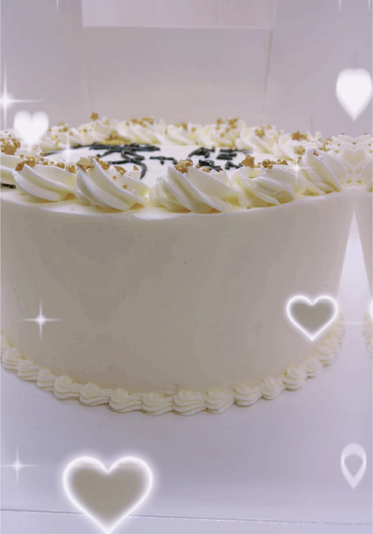 A white cake!! 🎂  #italianbuttercream #vanillacake #ohsweetfood 