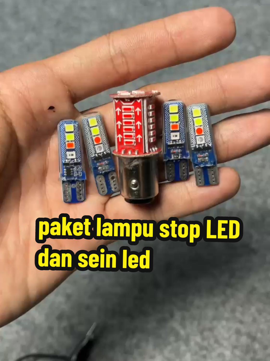 paket lampu stop LED dan sein LED #lamputerang #led #lampu #lampuvariasi #lampuvariasimotor #lampumotor #lampustopled #lampustop #lampusenja #lampusein 