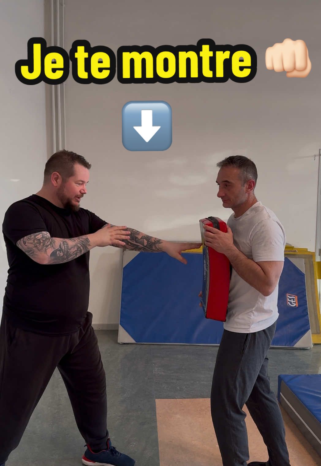 On m’a dit : « Montre ça en vitesse réelle, parce que j’y crois pas. » Je comprends le doute.  ➡️ Alors voilà la technique, appliquée en cover offensif, sur mon élève avec un bouclier. Je suis à 50% de puissance — c’est suffisant pour ressentir le principe sans chercher à impressionner. ➡️ Pas besoin de forcer quand le mouvement est juste.  #Kumaselfdefense #selfdefense #meynetanthony #selfdefensetutorial #tipsdefense #tutoselfdefense 
