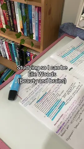 Legally blonde on top #studytok #ellewoods #legallyblonde #revision #study 
