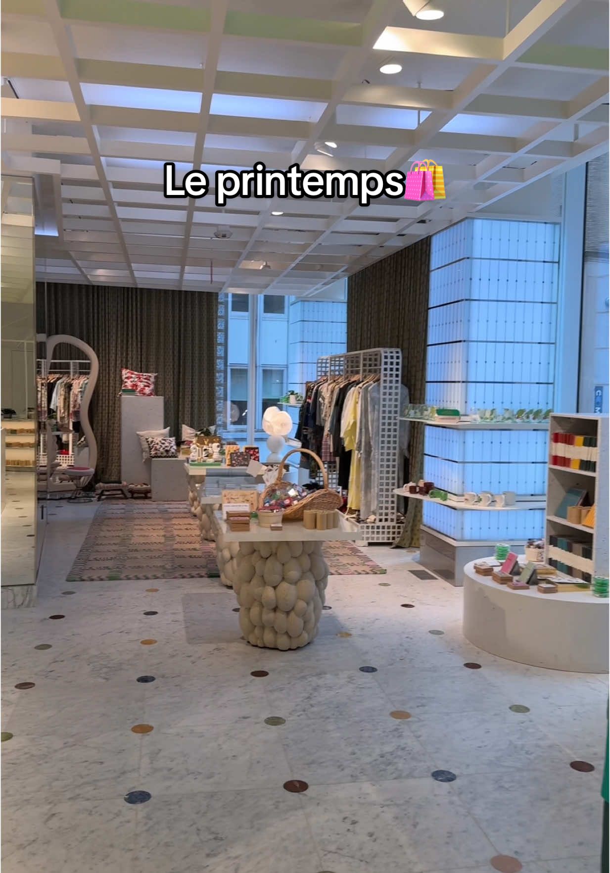 Ca vaut un petit détour 🤭 #leprintemps #magasinnewyork #visiternewyork 