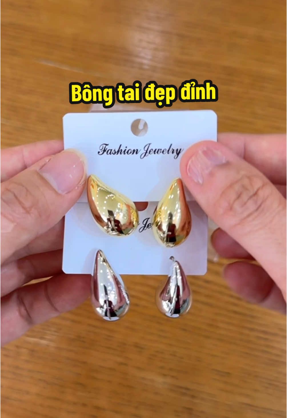 Bông tai hình giọt nước siêu hot, ôi nó sang lắm các chế iu ơi #thichriviu08 #bongtai #bongtaihinhgiotnuoc #bongtaisangchanh #bongtaihottrend #phukienthoitrang #xuhuongtiktok #fypシ゚ 