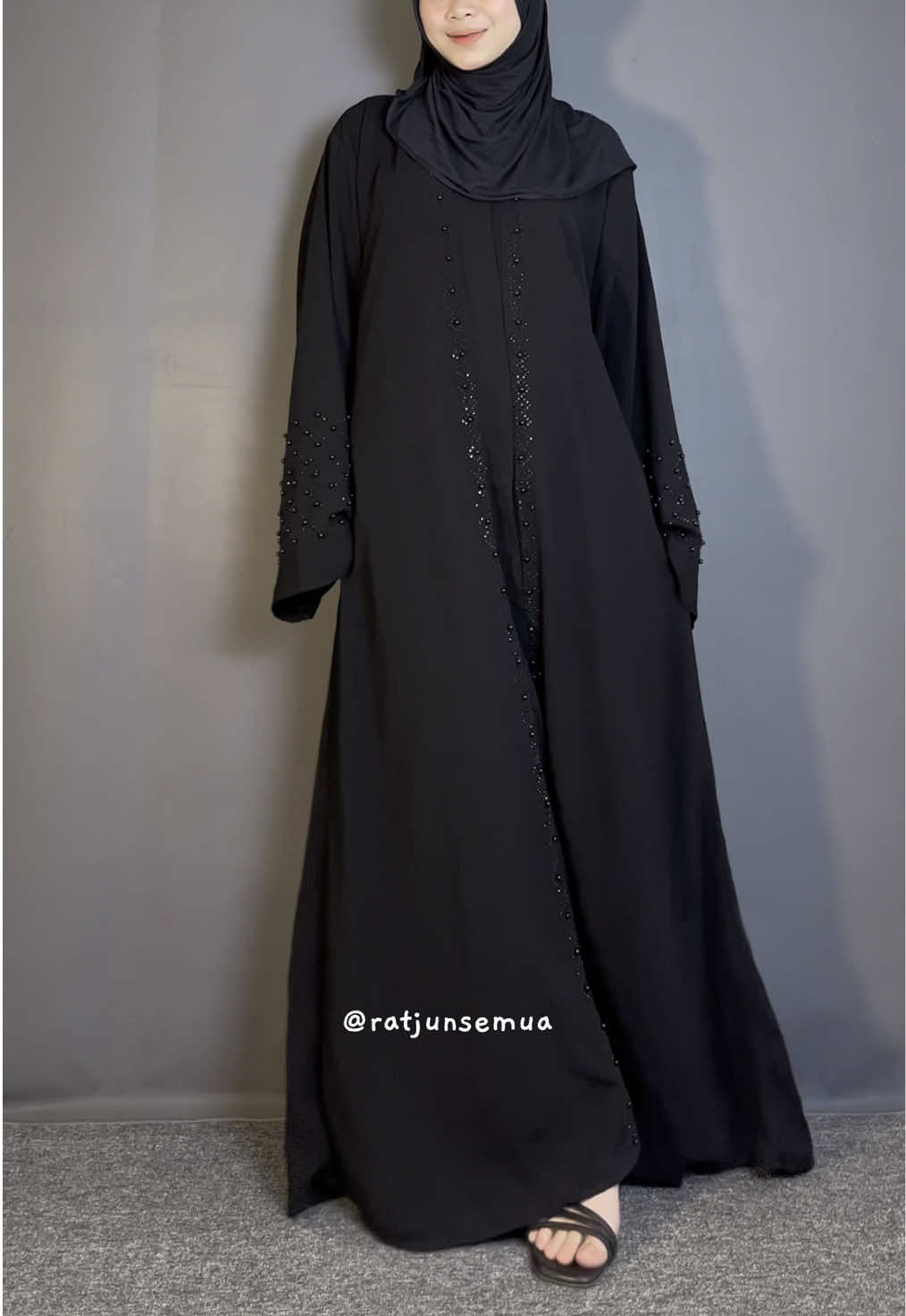 Bisa jadii outer juga 🫶🏼 #abaya #abayahitam #abayajetblack #abayastyle #abayafashion 