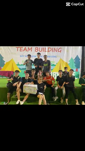 Lần đầu đi teambuilding gặp em đã thích =))) về nhà gửi kết bạn mấy lần không đồng ý :)) Giây phút ý tôi đã nghĩ trong đầu em phải là vợ của tôi rồi.
