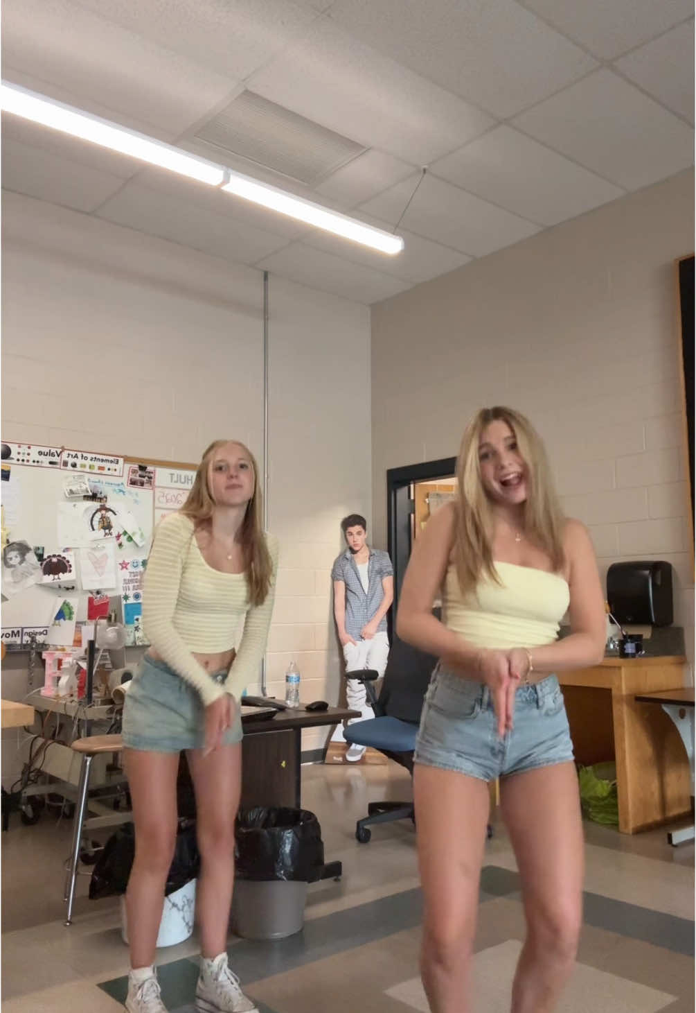 Justin wyd here 😛 #fyp #justinbieber #trend #dance #OOTD #matching #foryou #fit #outfitideas #blowup #viral @lillyy 