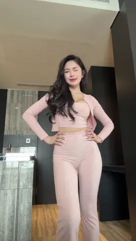 Thấy mấy chị đi đẹp sao đến tui hơi kì….