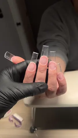 Glitter nails always come out pretty ✨🥰  #glitternails #longnails #swarovskinails #acrylicnails #nails 