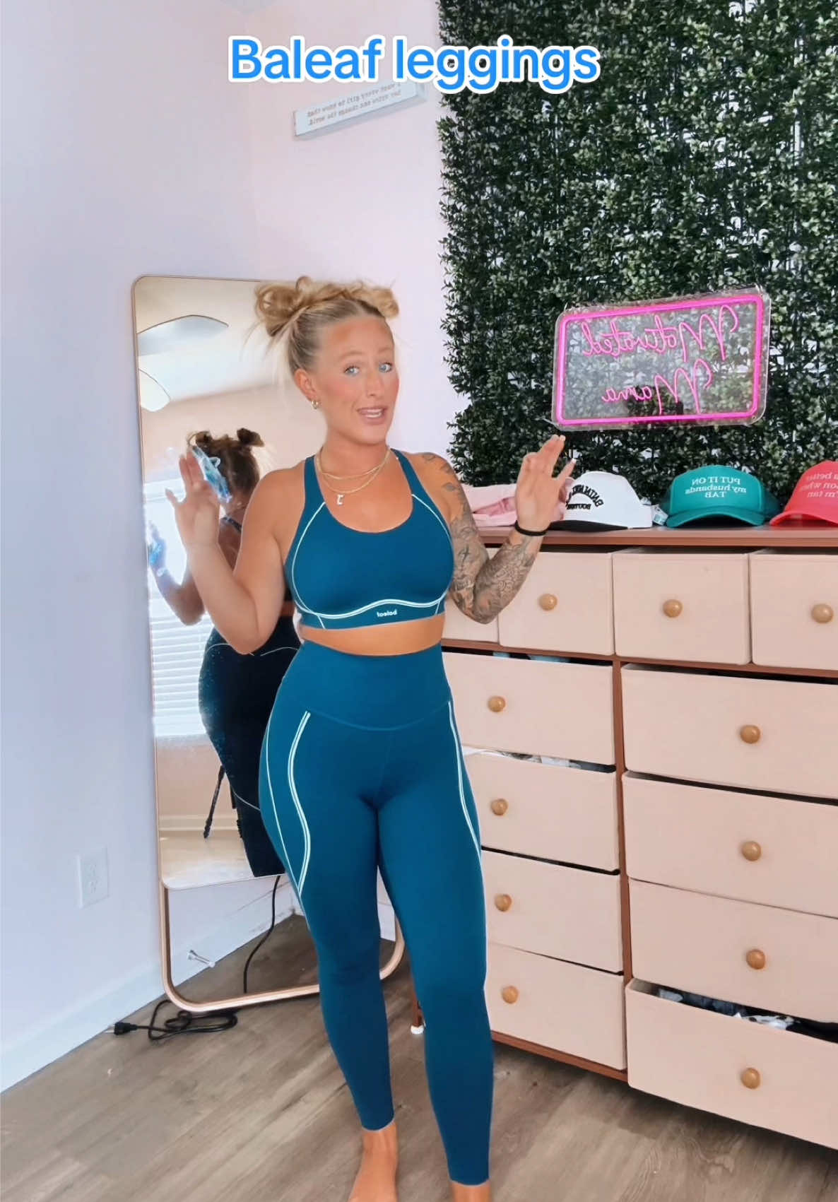 No rolling on these leggings SQUAT PROOF! Snatches all in right places but so comfortable I could sleep in them! Use code 25JESSICAFF to get 25% off! @baleafsports   #baleaf #baleafleggings #baleafbra #freeleaf #freeleafleggings #freeleafbra 