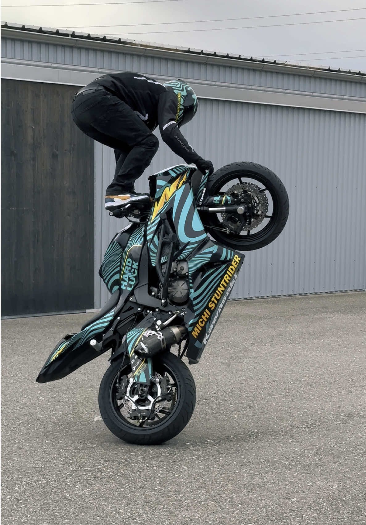 practice makes perfect... 💪🏼🔥  #motorcycle #bikelife #biker #fyp #mototech #kawasaki #kawasakischweiz #motorcycle #switzerland 