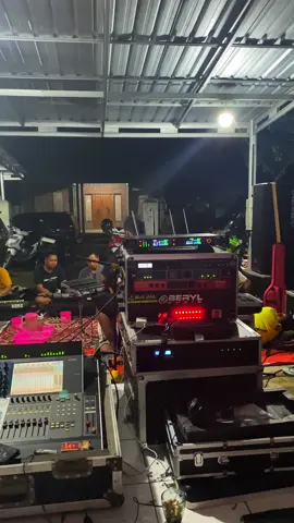 Latih.an cilik cilik.an woo#berylaudio  #soundhajatan #soundsistem #soundhoregjawatimur #sedulursoundsytem 