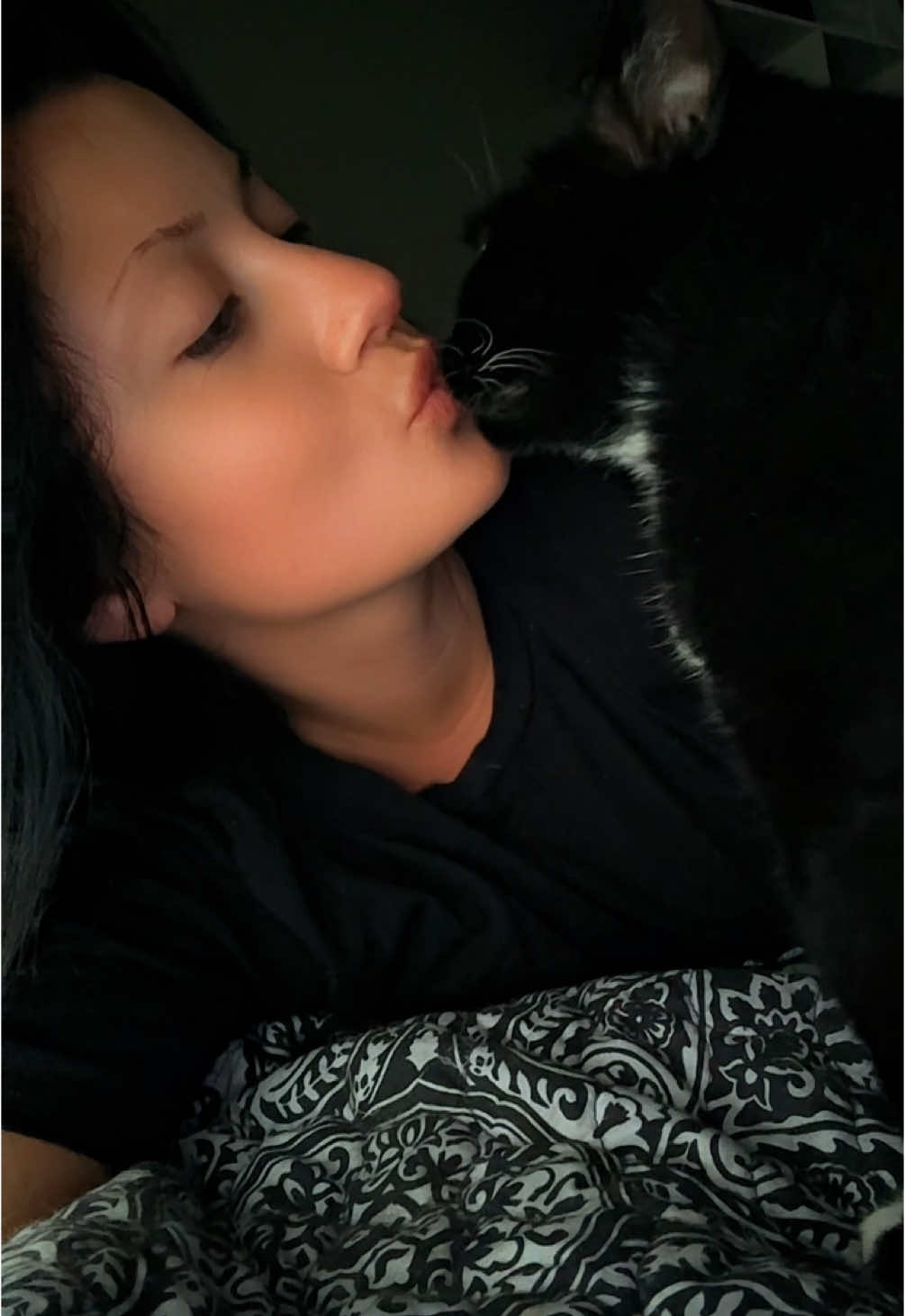 She’s the sweetest! #catsoftiktok #catkisses #cutecats #blackcatsoftiktok 