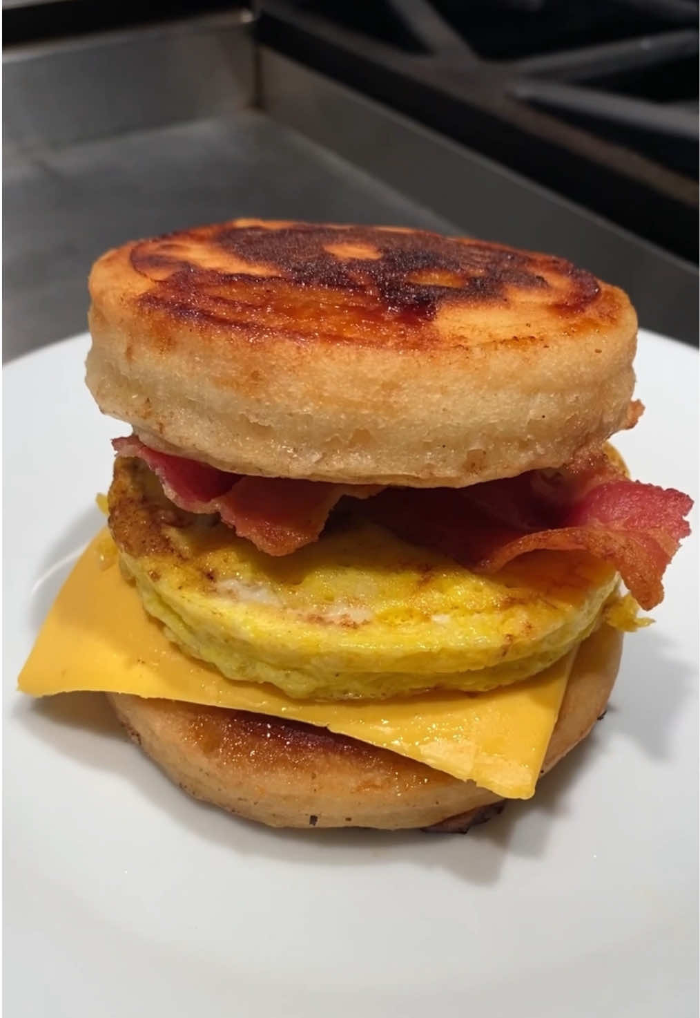 Rate my homemade mcgriddle out of 10 #grubspot #breakfast #bacon #cheese 