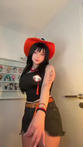 I‘ve had this cosplay planned for so long 🥀 dc: @Kuka #acecosplay #onepiececosplay #portgasdace #cosplay 