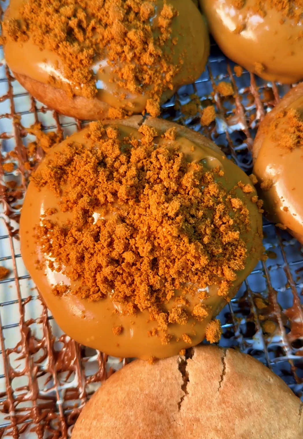 Introducing The Biscadoodle! ✨🍪 A perfect fusion of soft snickerdoodle and crunchy Biscoff, drizzled with caramel goodness. One bite, and you’re hooked! 🤎🔥 📍 Find us at: 📍 15625 S La Grange Rd, Orland Park, IL 📍 2951 N Broadway St, Chicago, IL 📍 2840 Plainfield Rd, Joliet, IL #CraveCookies #Biscadoodle #CookiesWithoutLimits #ChicagoEats  #orlandpark #joliet #lakevieweast #chitown  #chicago #cookie #cookies #dessert   #desserts #orlandparkillinois #jolietillinois #lakeview #lakeviewchicago #fyp #fypシ 