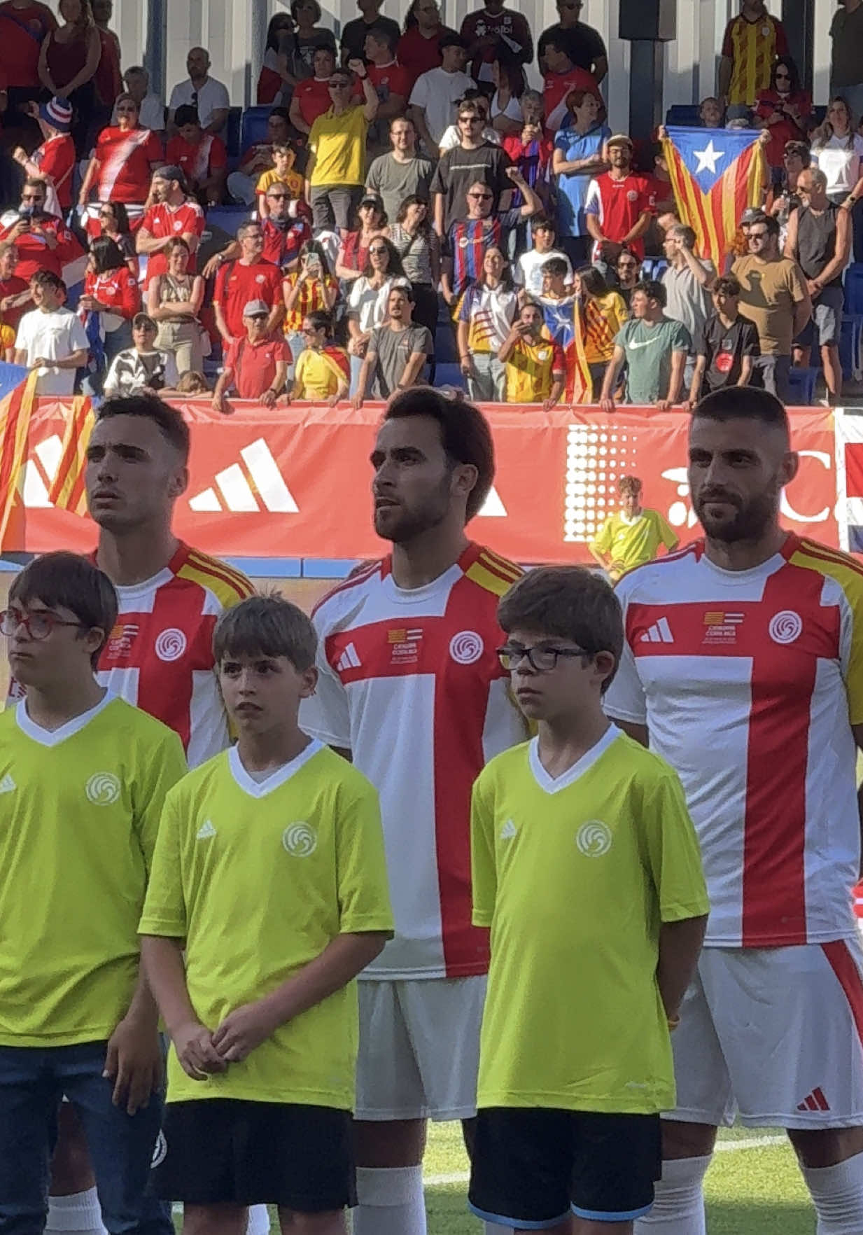 Fcbarcelona (JUGADORES del FC BARCELONA cantan el HIMNO de CATALUNYA) #fcbarcelona #catalunya #himno #ericgarcia #casado #deportesentiktok #tiktokfootballacademy  