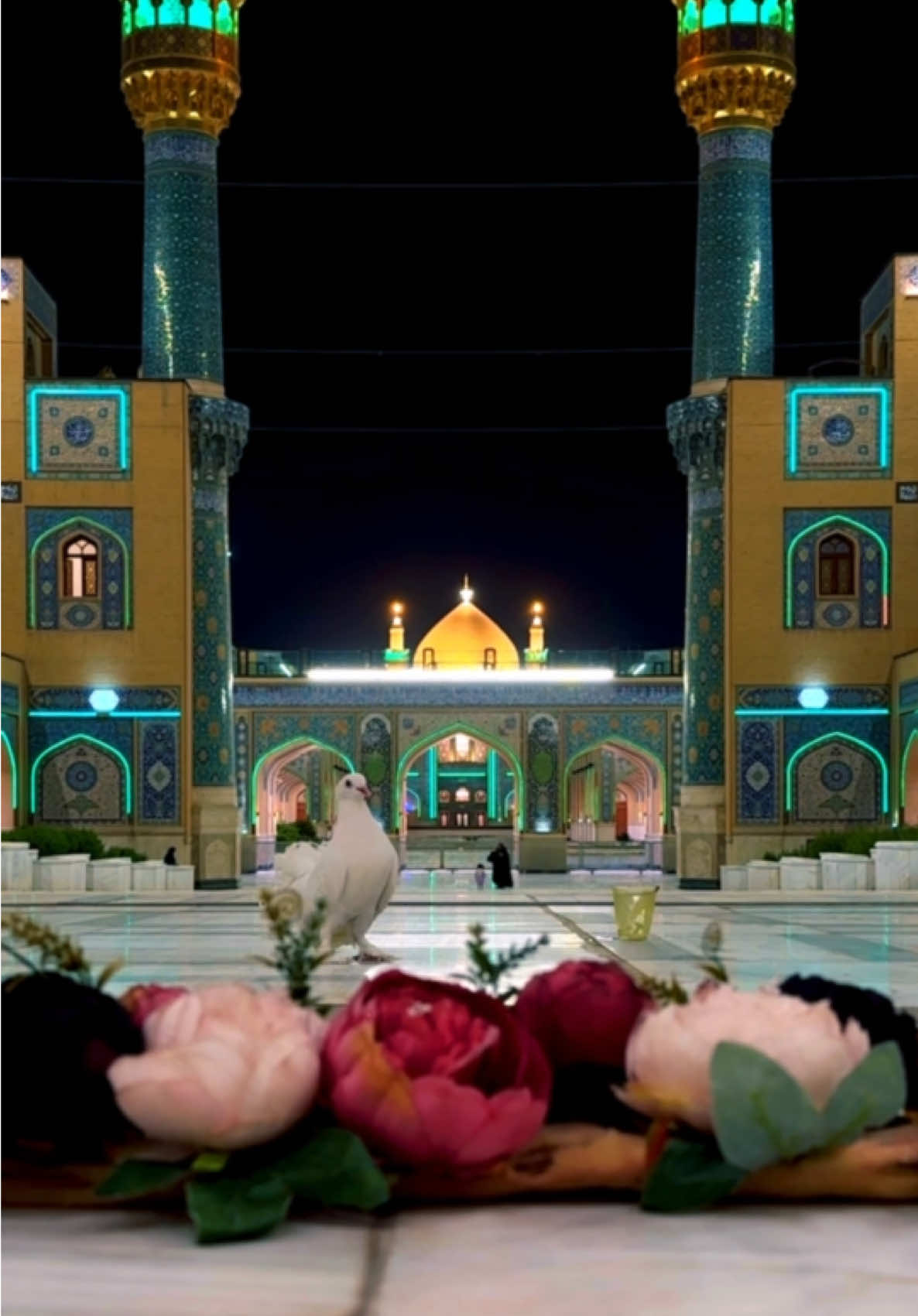 سلامٌ على نورِ الإمامِ ونورِها ونورِ أبيها يومَ للناسِ أشرقوا #علي #فاطمة  #زواج_النورين 
