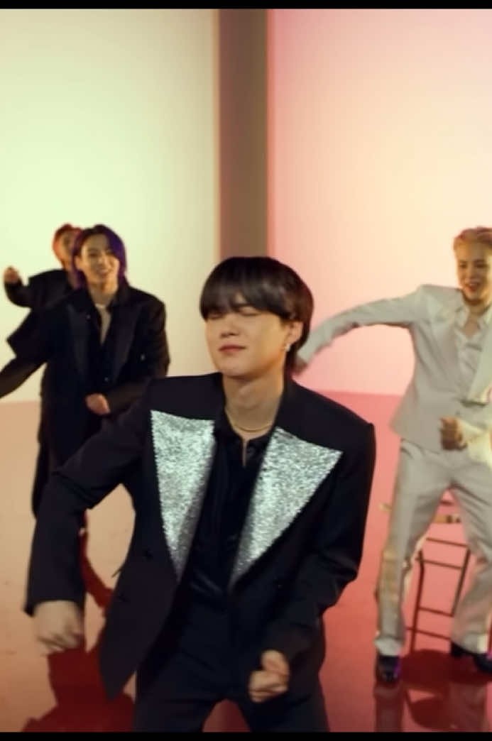 Another lovely tribute song to BTS. Not long now  #BTS #bts_army #bts_official_bighit #bangtan 