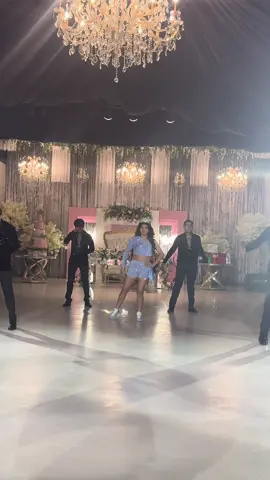 Coreografías en houston Tx     #xvtransition #fypシ゚viral #foryou #fyp #huapangosmexicanos🇲🇽 #vals15años #alanisdancestudio #chambelanesenhouston #coreography #dancershouston #huapangosperros 