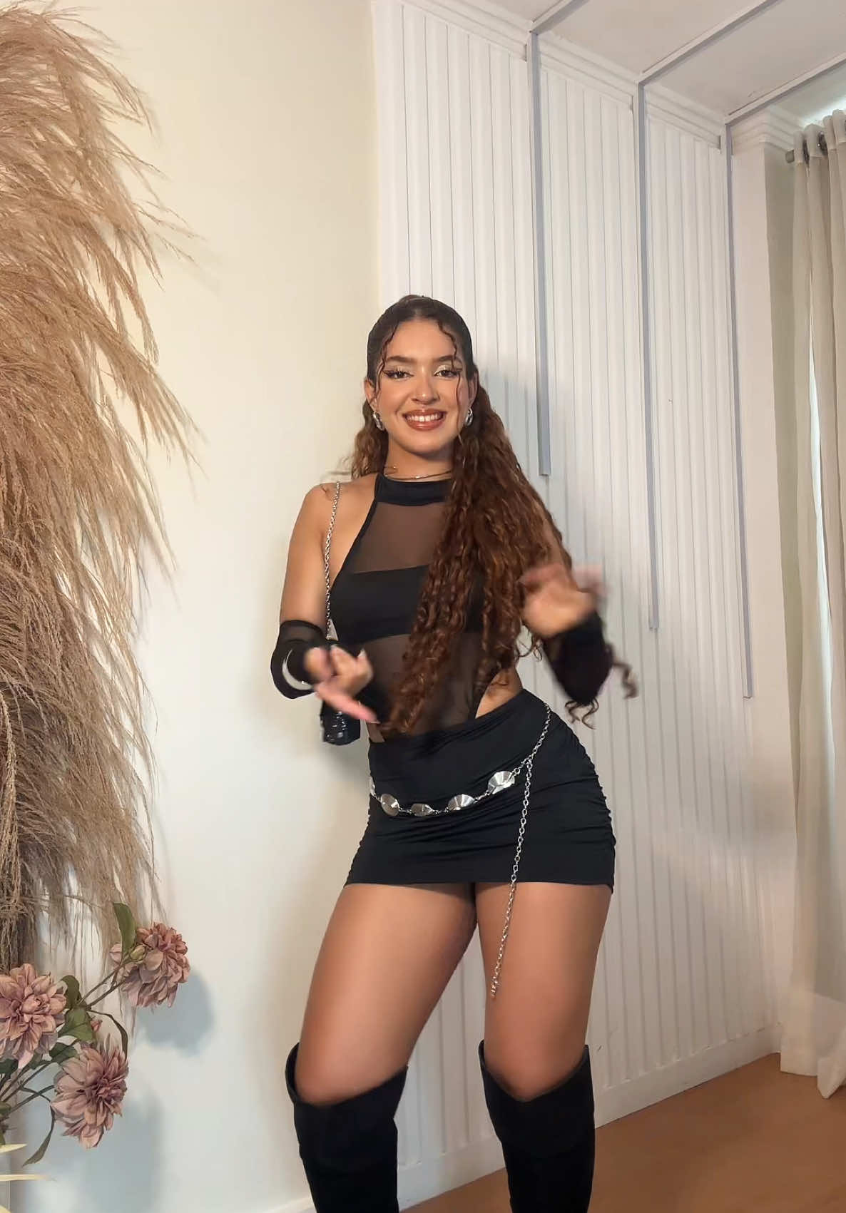 mais uma música feia na cabeça vey •LOOK da minha lojaaa, link aqui na bio gostosas💘