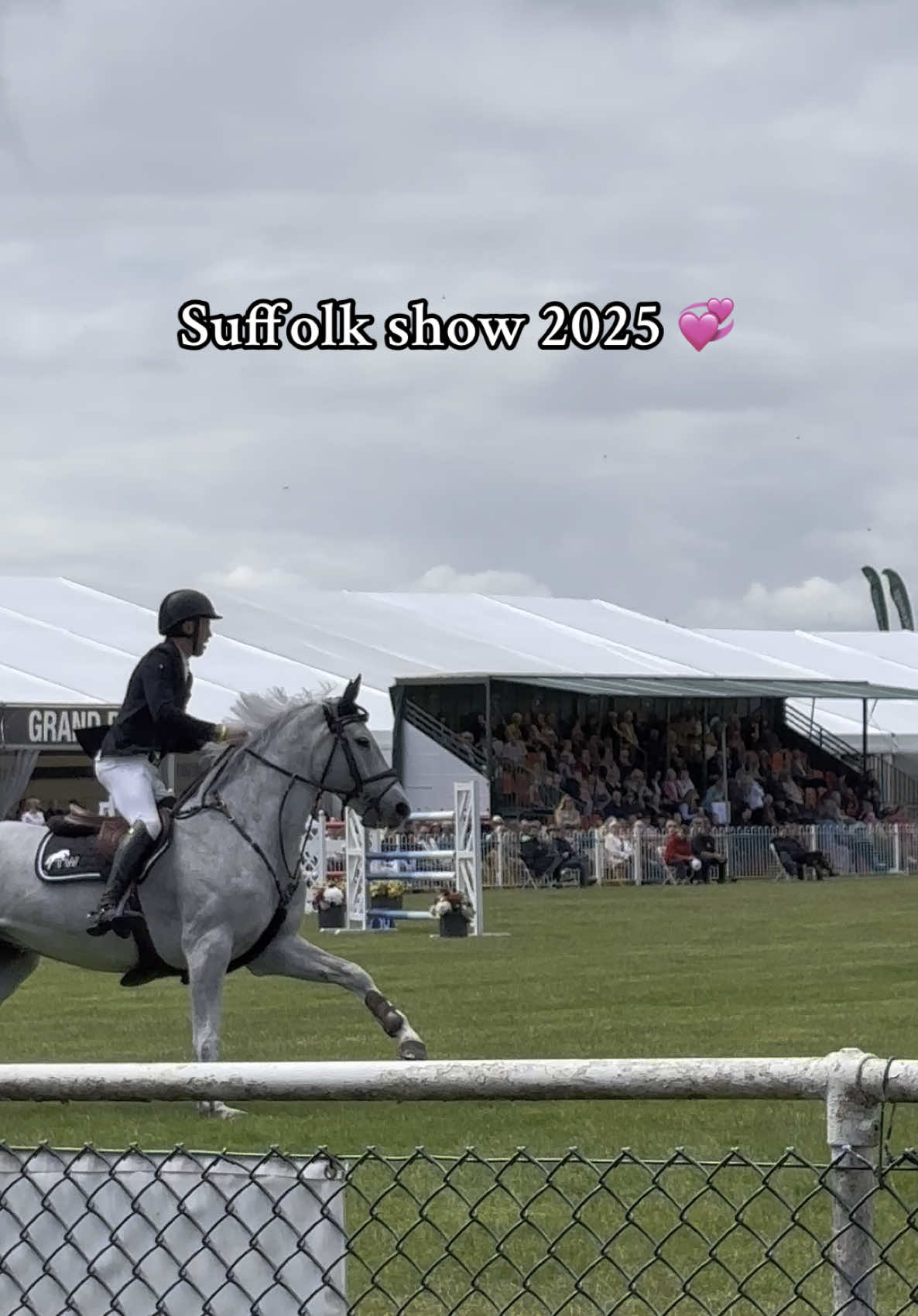 Had the best time at the Suffolk show this year I loved it ! 💞#fyp #foryouu #foryoupagee #horses #showjumping #suffolk #suffolkshow #countryshow #england #countryside #pinterest #Vlog #vlogs #minivlog #event #events #animals #viralll #foryoupagee x