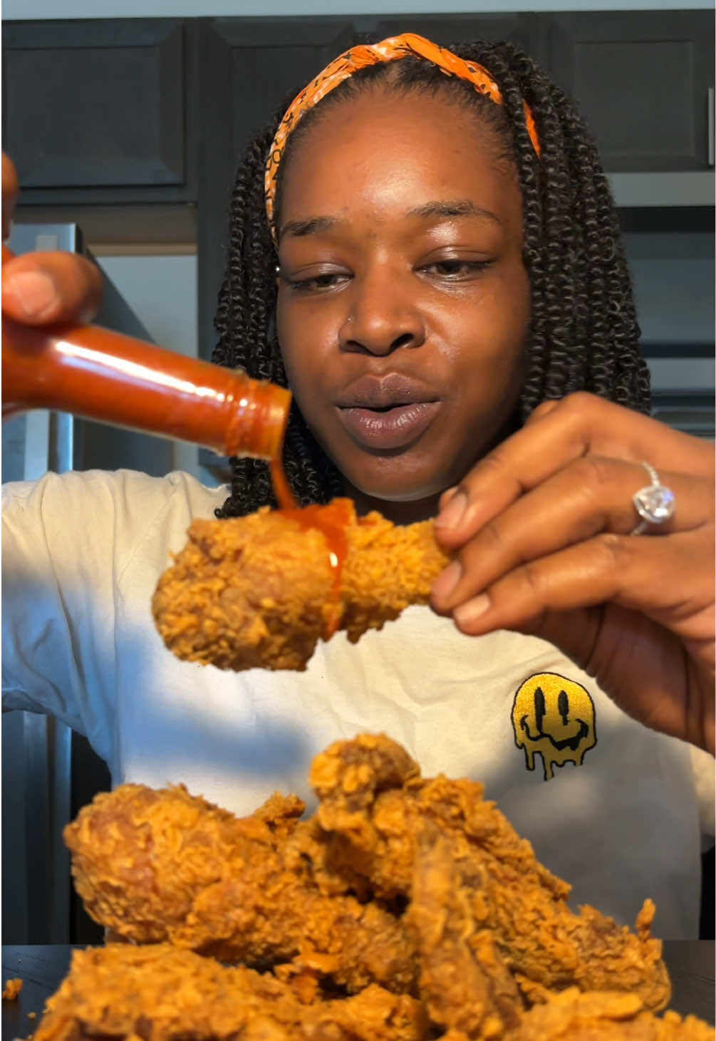 Wait til you see what I dipped the biscuit in 👀💅🏽 #popeyesmukbang #asmreats #FoodTok #mukbangcravings #foryou #mimukbangs 