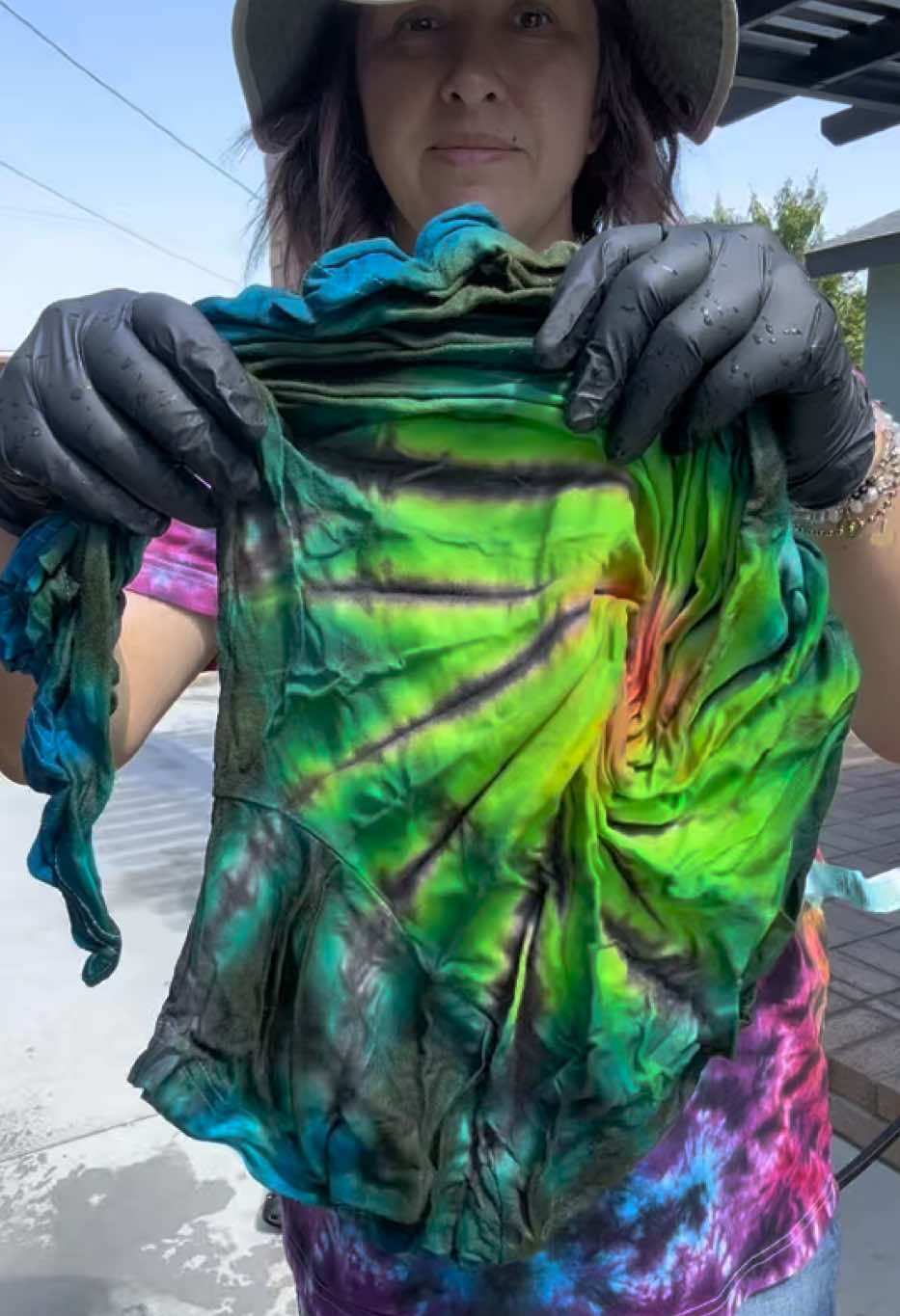 Let me show you how to tie dye! This is great for beginner tie dyers. Still have questions? Just ask me 🤗 #tiedye #tiedyetutorial #fyp #fypシ #artistsoftiktok #sahmsoftiktok 