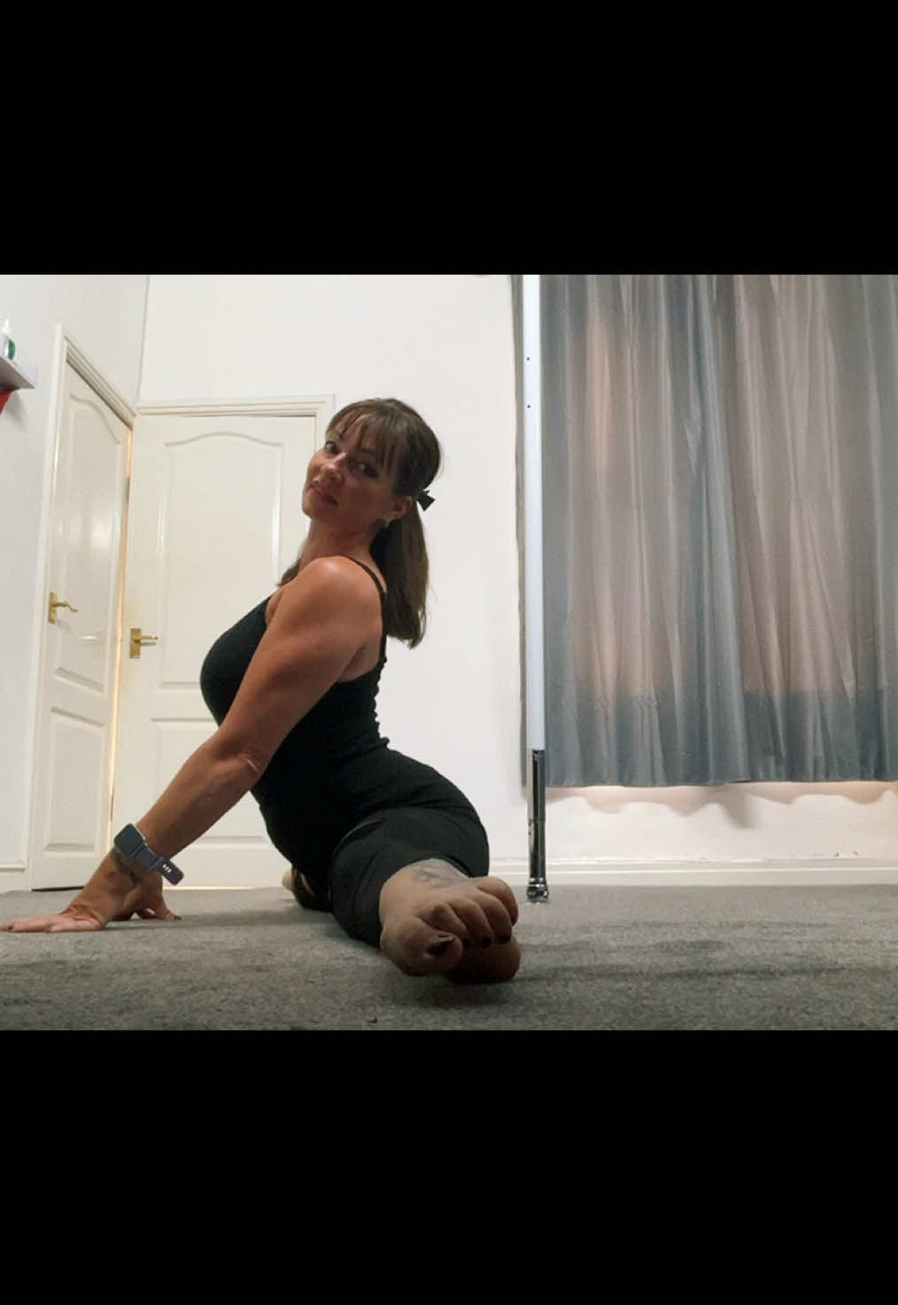 A sneak peek at some of my #onlineteaching #privatesessions #flexibility #middlesplits #stretching #splits #mobility #tiktokuk #nixfitnessacademy #nikitalaw #yoga 