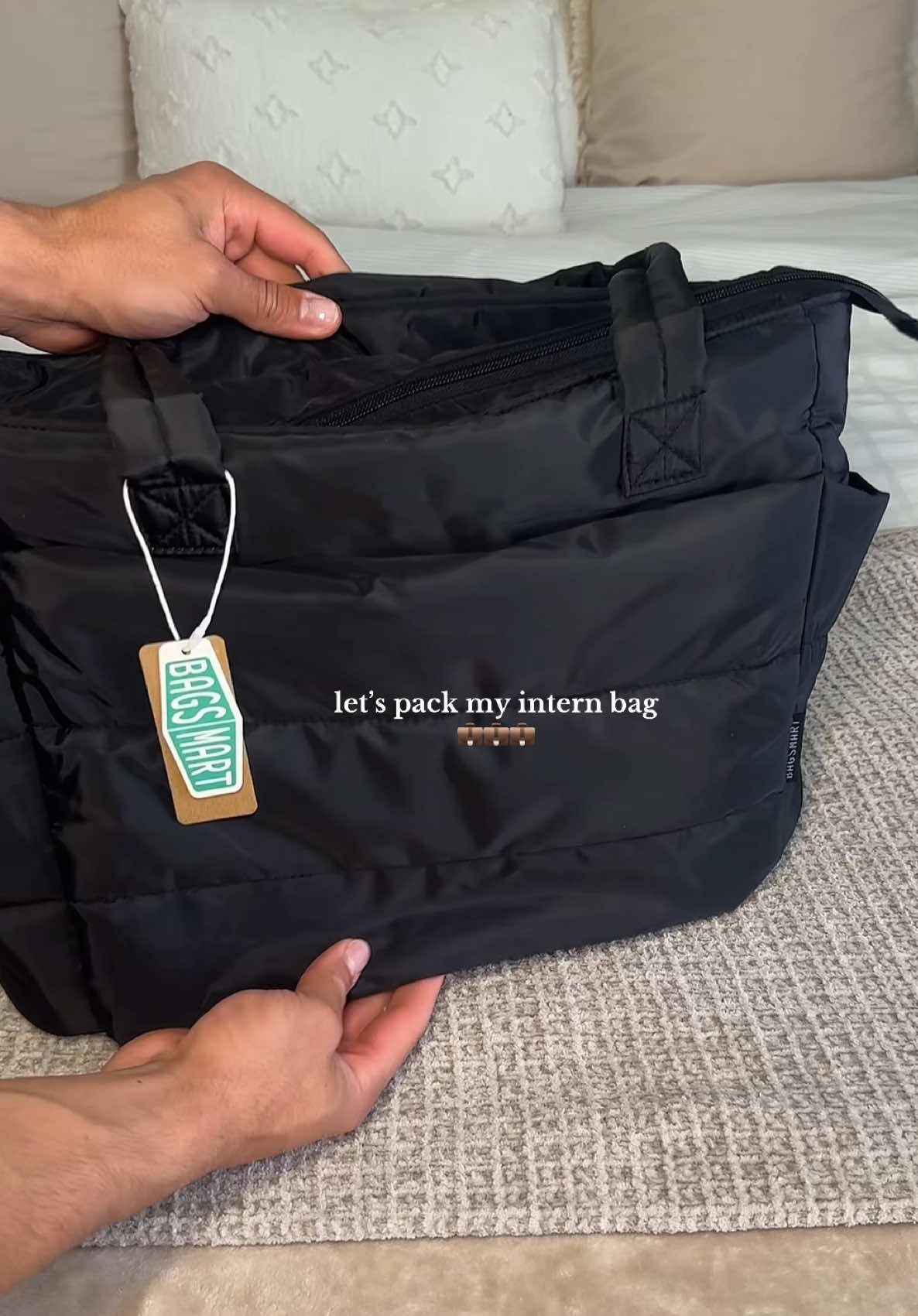 i could fit so much more into this🤎✨💼 #internship #intern #bag #basgsmart #whatsinmybag @BAGSMART @Drink Poppi 