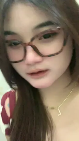 kacamatane lucuu😠