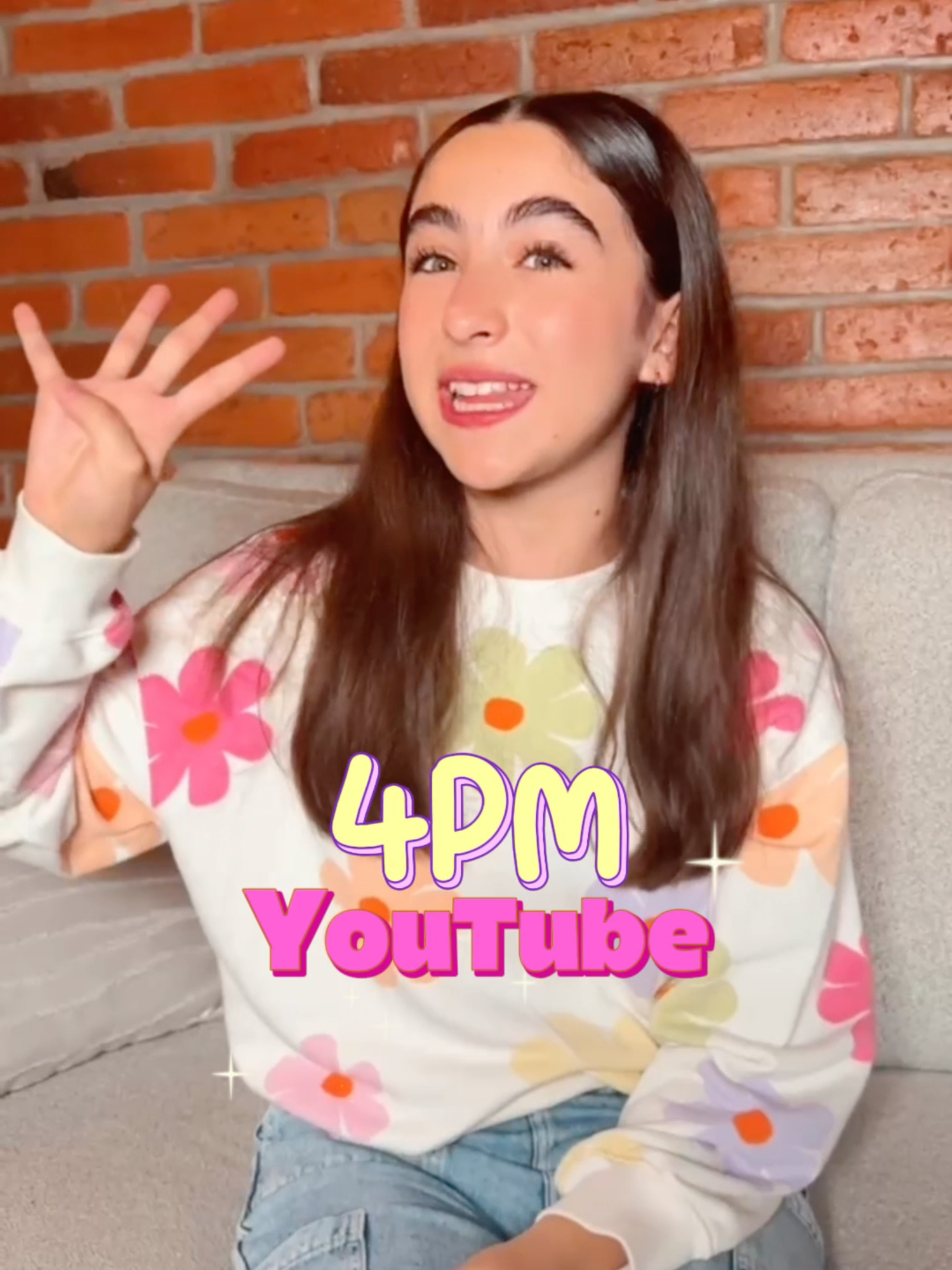 AMIGUITOS! 💖¡Los espero HOY a las 4:00 PM en mi en vivo por YouTube! Estoy súper emocionada porque voy a estrenar mi canción 