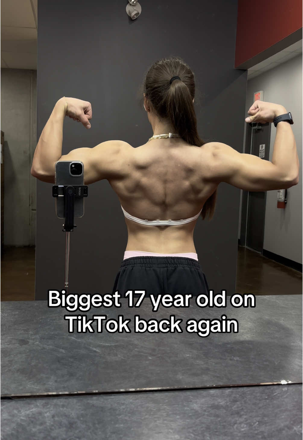 Always gotta let the back shine #gymgrind #GymTok #gymgirl #girlswholift #fitnessmotivation #gymshark #gymmotivational #motivation #fyp #foryou 