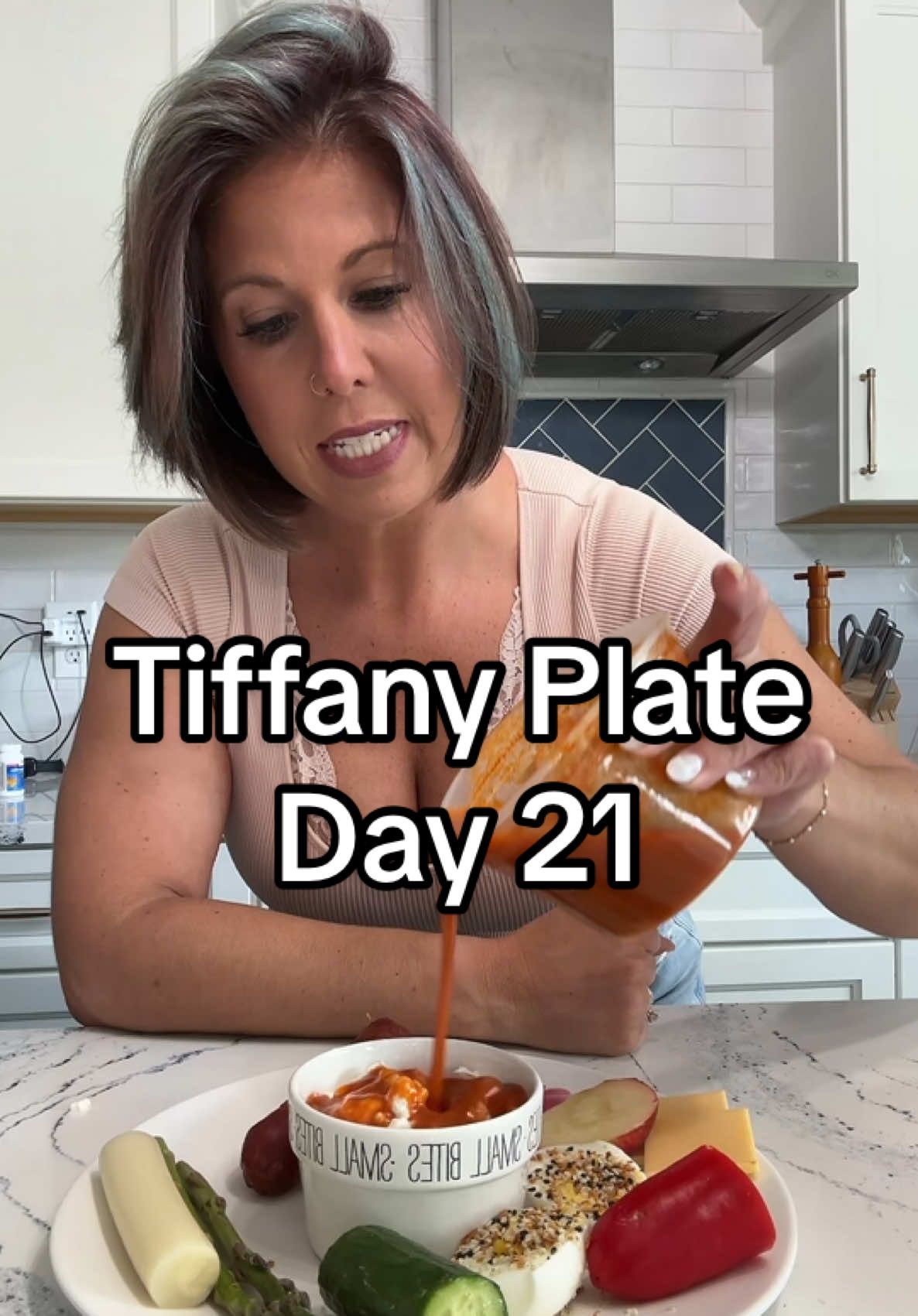 Live yo life! 21 days of my #tiffanyplate #eatwithme #mukbang #eating #eatfreshrefresh #healthy #healthjourney #hotsauce #cottagecheese 