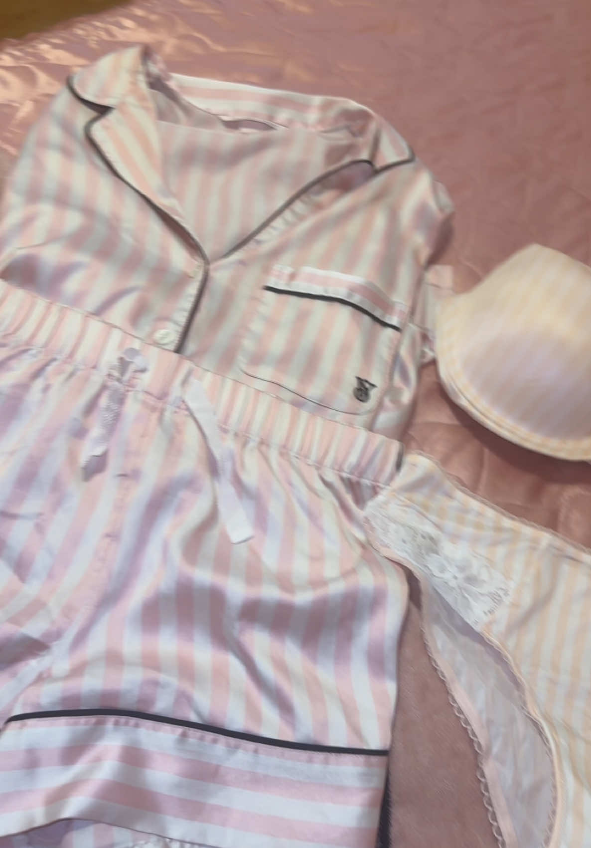 shower time 🎀 #fyp #paratii #VS #vspink #victoriassecret #showerroutine #aesthetic #girlyaesthetic #pinkaesthetic #pink #pjs @Victoria’s Secret @VSPINK 