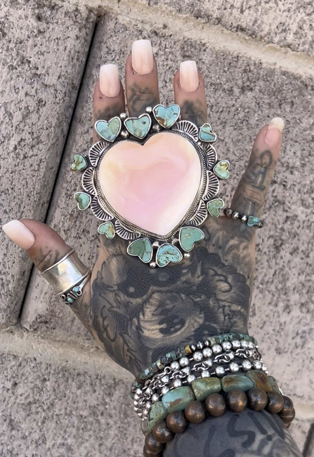 Here is my new Chad Teller piece styled as promised 🤩🤩 I even put nails that matched lol. sorry yall this one is a personal 😅😅  #sterlingsilver #hearts #nativemade #turquoisejewelry #jewelrycollector 